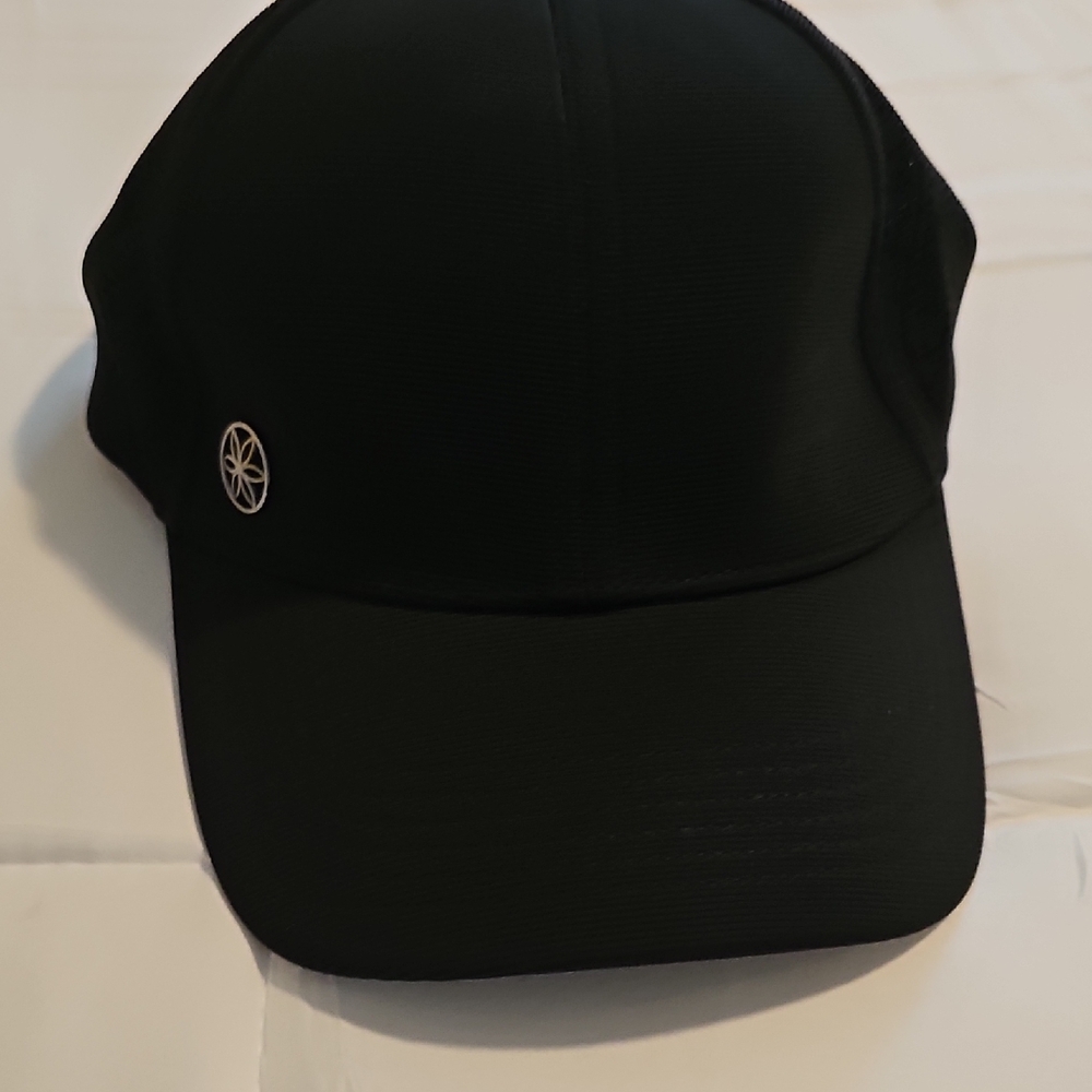 GAIAM Black Athletic Hat with Curved Brim